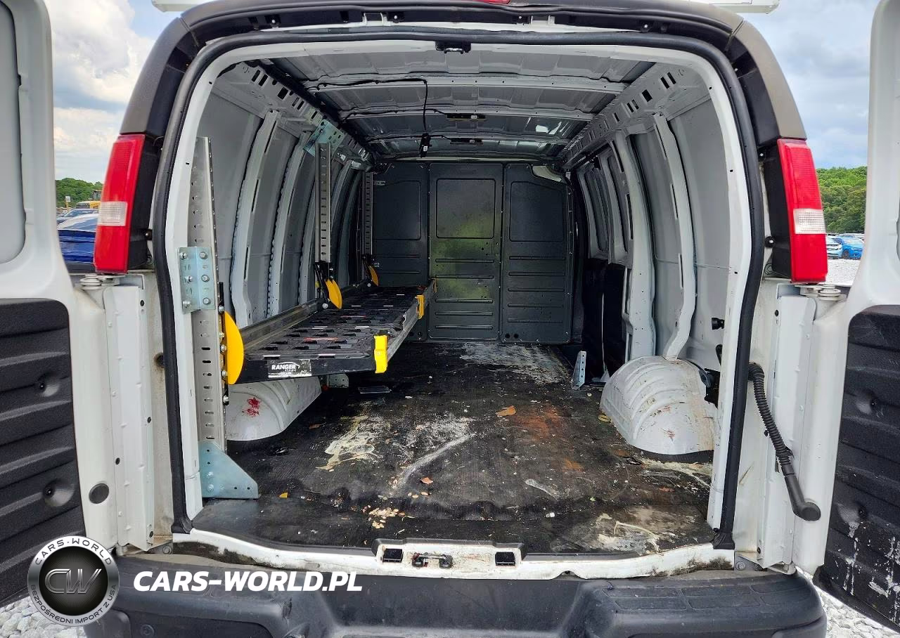 2023 Chevrolet Express 2500 Cargo Delivery Van VIN:1GCWGAFP5P1139951 - 10