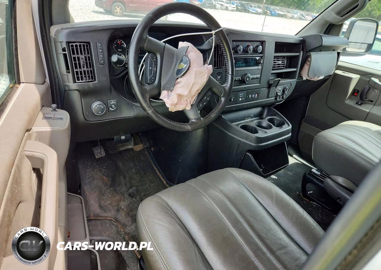 2023 Chevrolet Express 2500 Cargo Delivery Van VIN:1GCWGAFP5P1139951 - 8