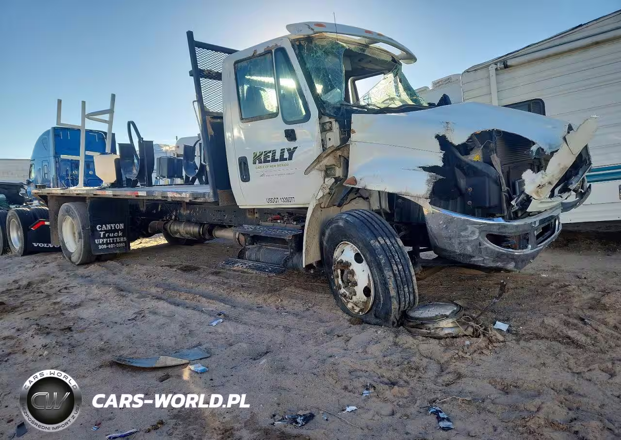 2017 International 4400 Flatbed Truck