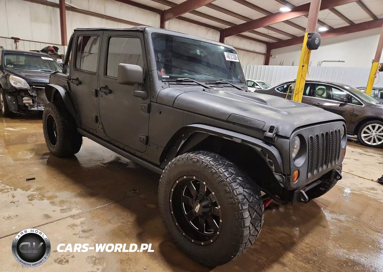 2011 Jeep Wrangler Unlimited Sport VIN:1J4BA3H11BL570668 - 4