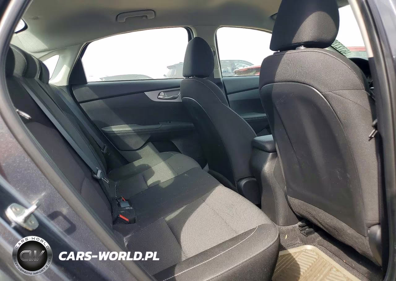 2023 Kia Forte Lxs VIN:3KPF24AD4PE586782 - 10