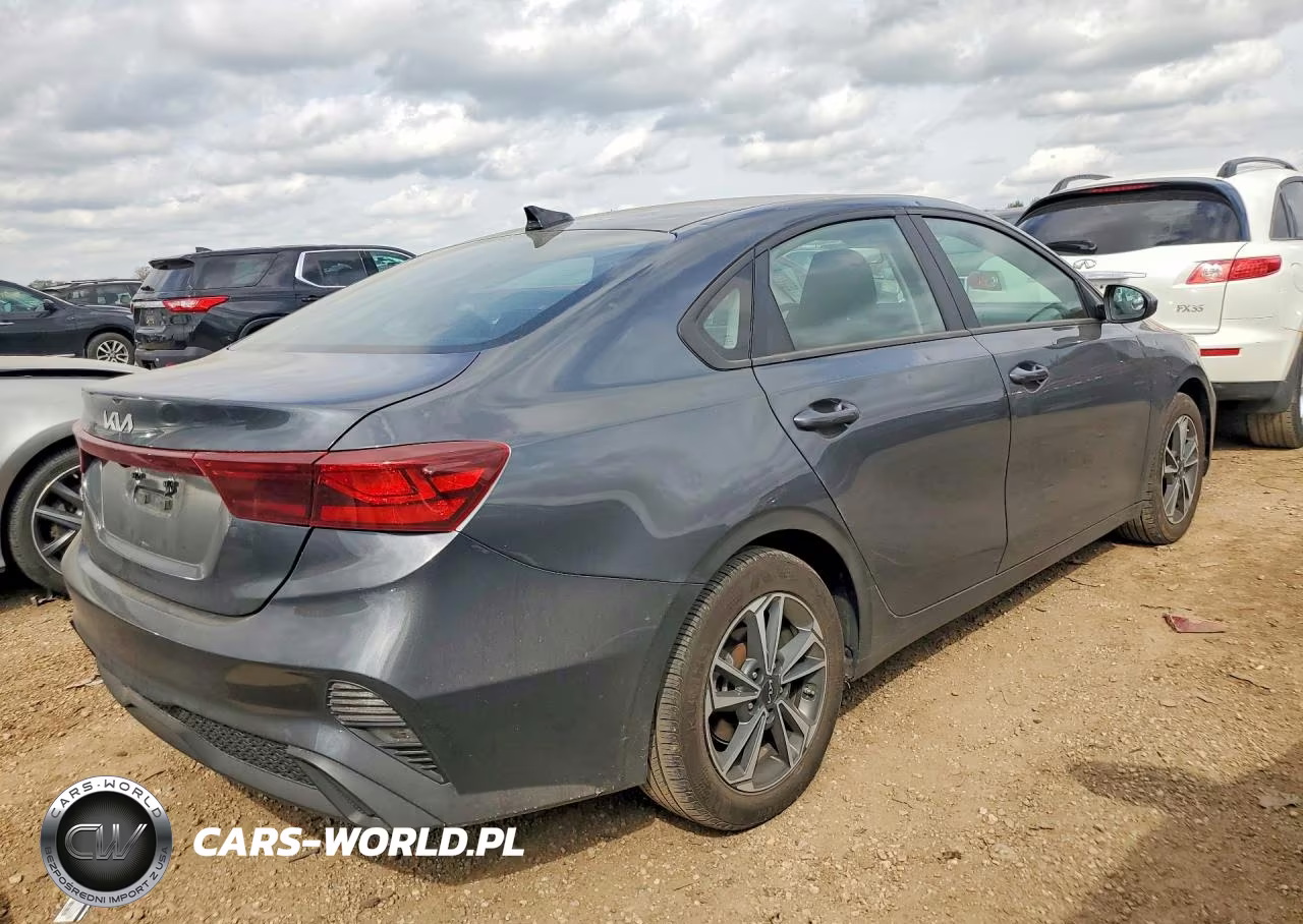 2023 Kia Forte Lxs VIN:3KPF24AD4PE586782 - 3