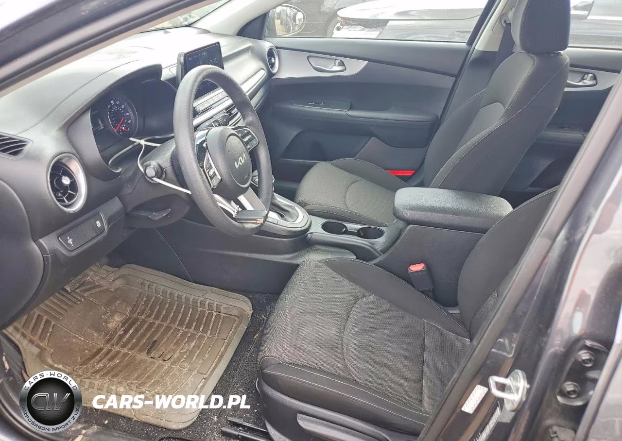 2023 Kia Forte Lxs VIN:3KPF24AD4PE586782 - 7