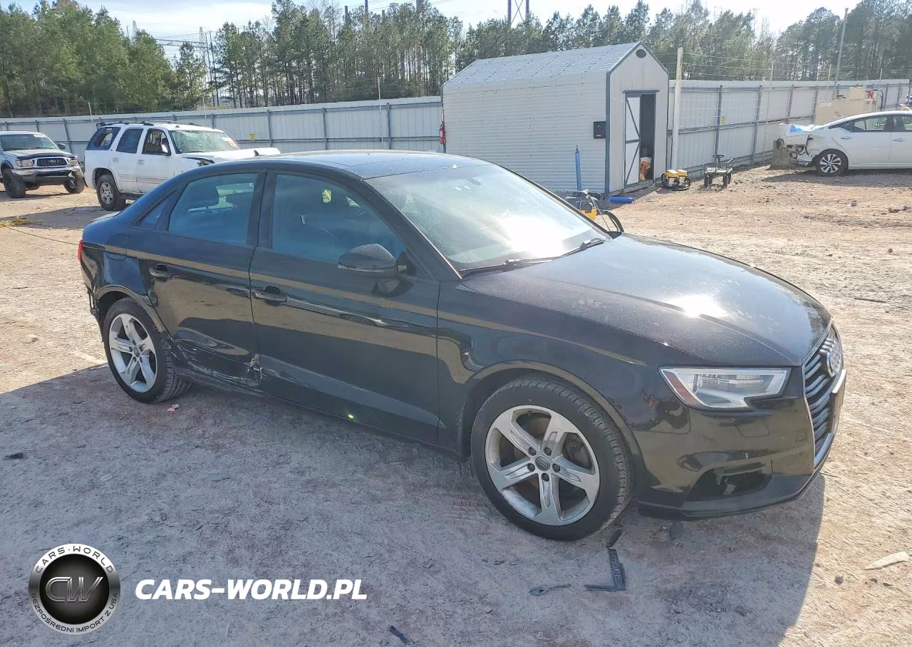 2018 Audi A3 Premium VIN:WAUAUHFF7J1054603 - 4
