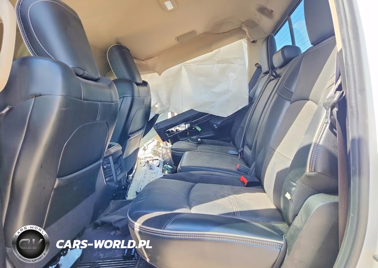 2019 Ram 2500 Laramie VIN:3C6UR5FL4KG520729 - 11