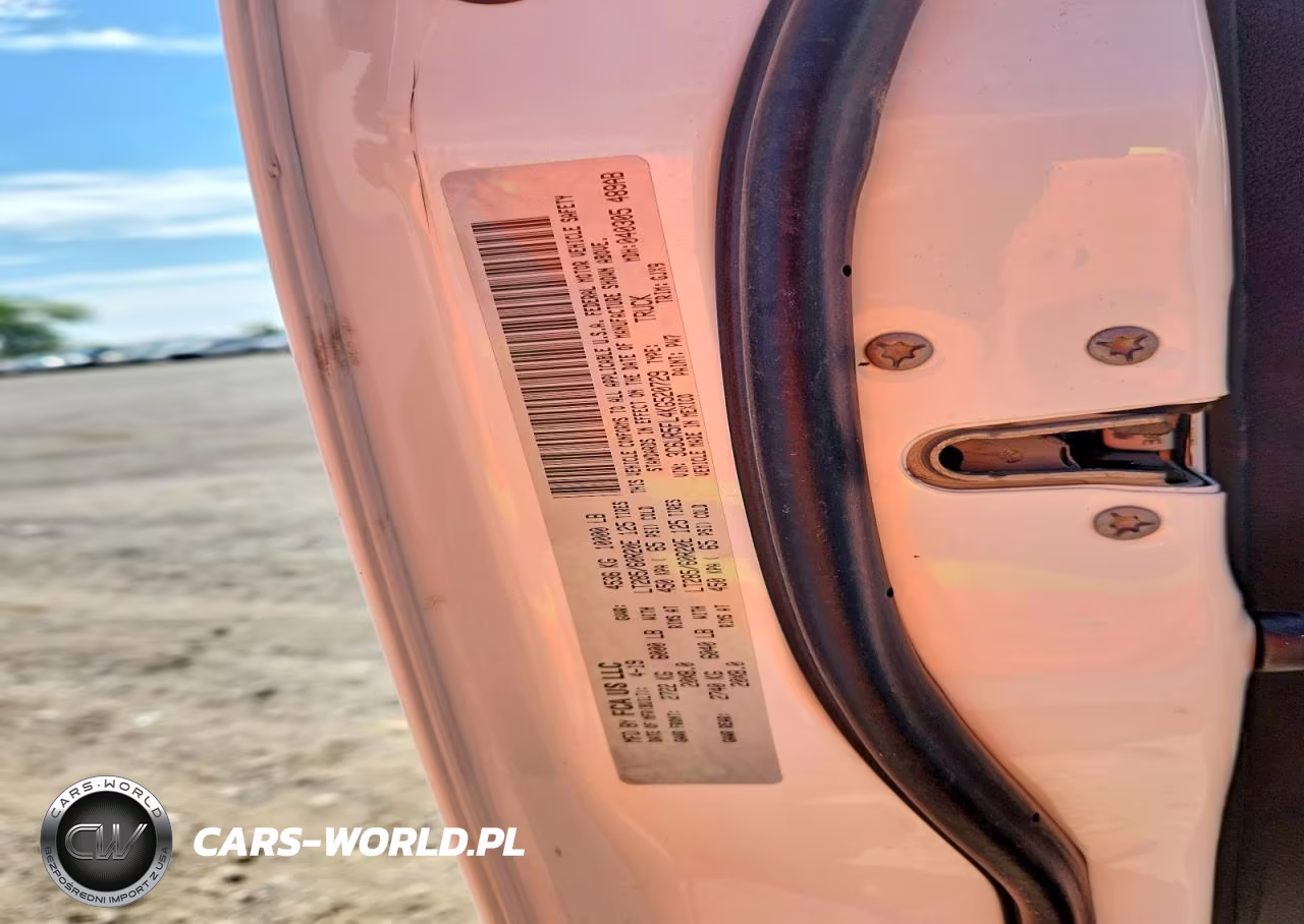 2019 Ram 2500 Laramie VIN:3C6UR5FL4KG520729 - 13