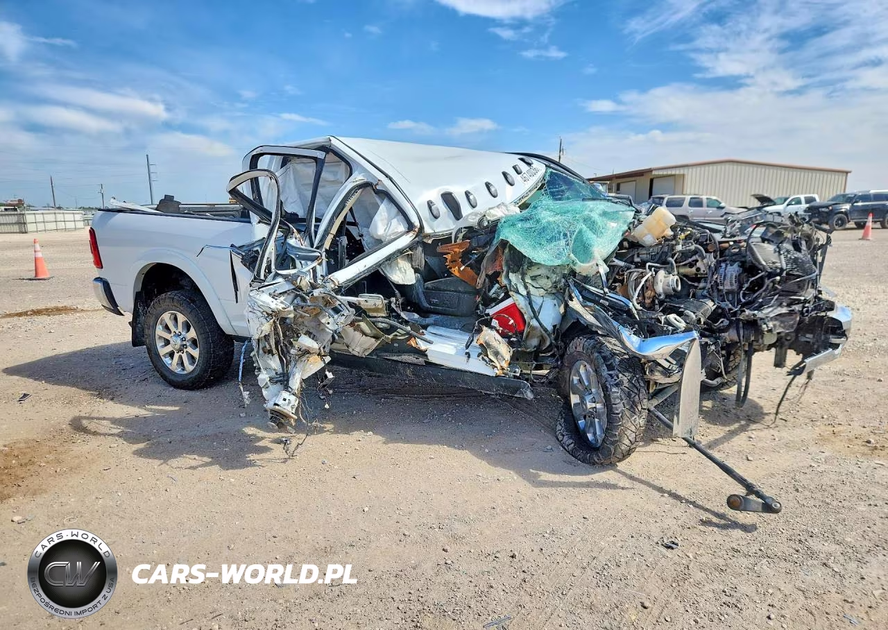 2019 Ram 2500 Laramie VIN:3C6UR5FL4KG520729 - 4