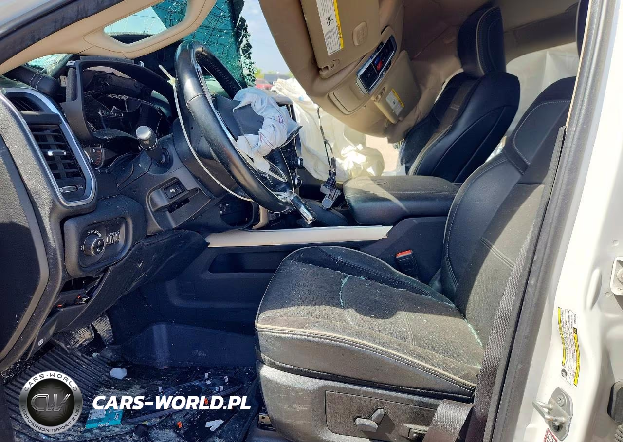 2019 Ram 2500 Laramie VIN:3C6UR5FL4KG520729 - 7