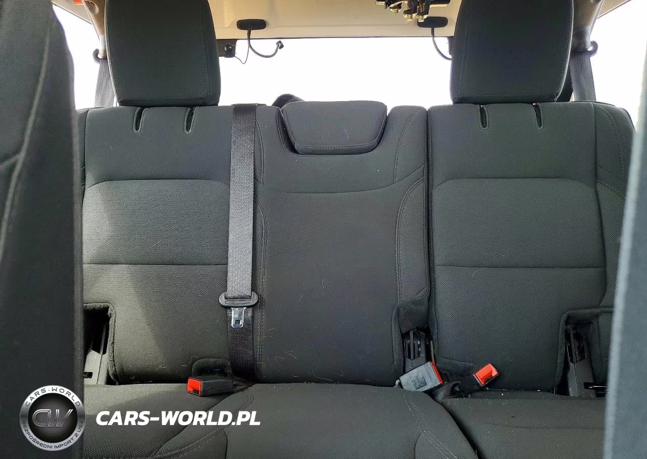 2020 Jeep Wrangler Unlimited Sahara VIN:1C4HJXEN7LW180561 - 10