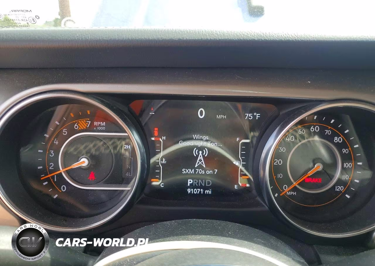 2020 Jeep Wrangler Unlimited Sahara VIN:1C4HJXEN7LW180561 - 9