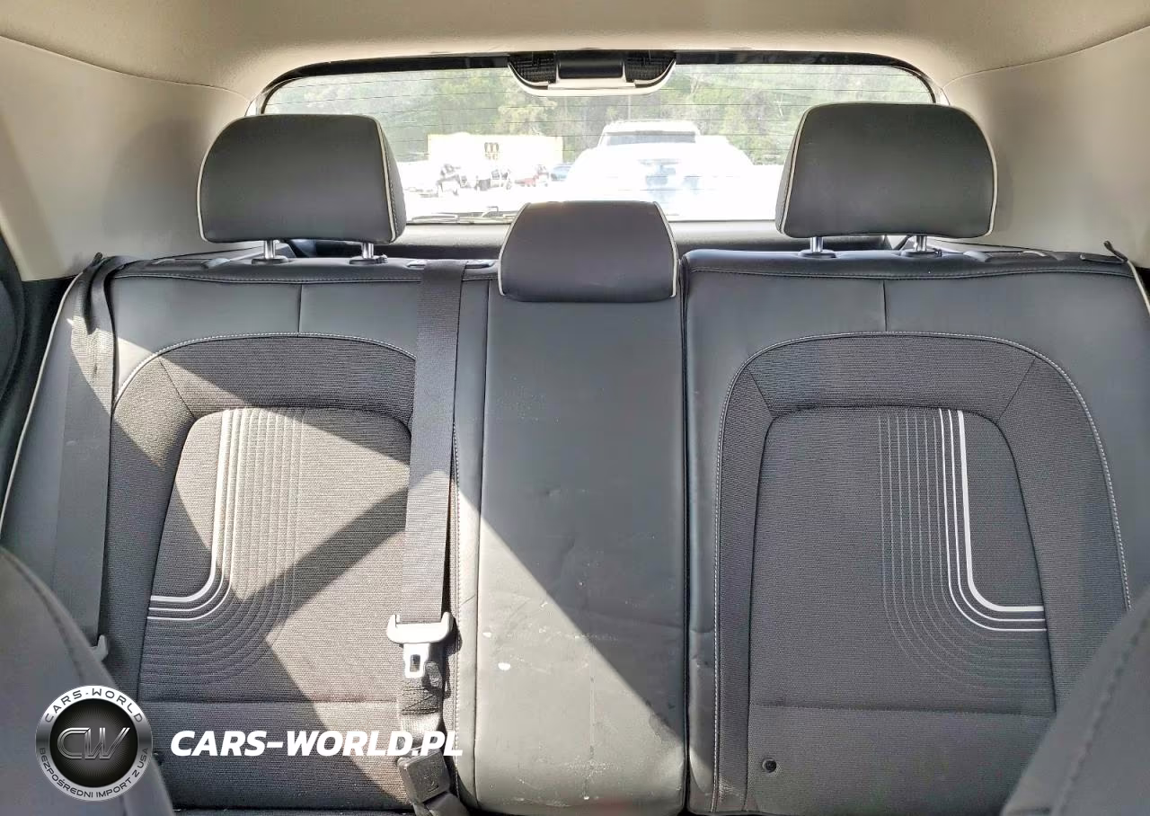 2022 Hyundai Venue Limited VIN:KMHRC8A3XNU200918 - 10