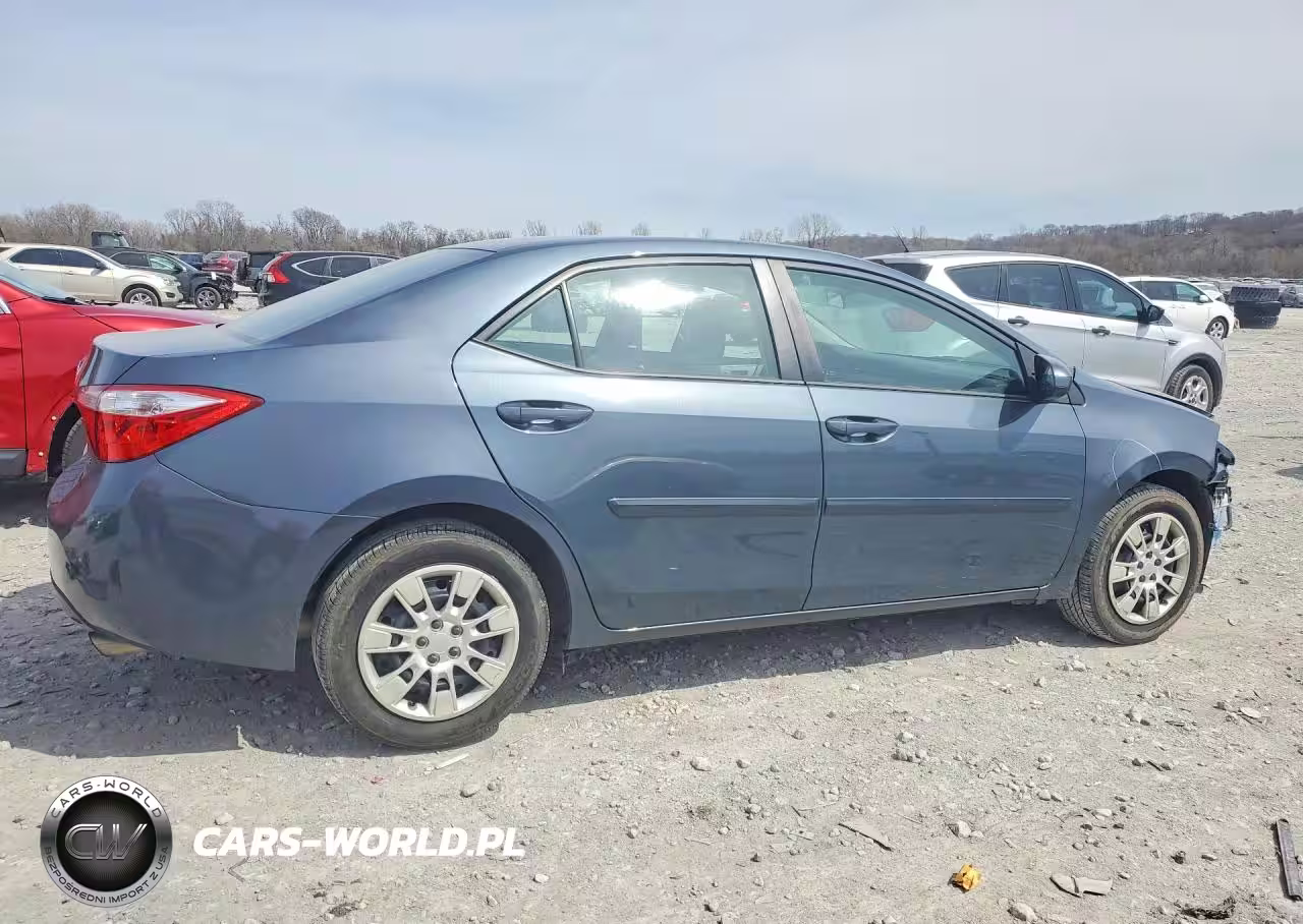 2015 Toyota Corolla Le VIN:2T1BURHE3FC256469 - 3