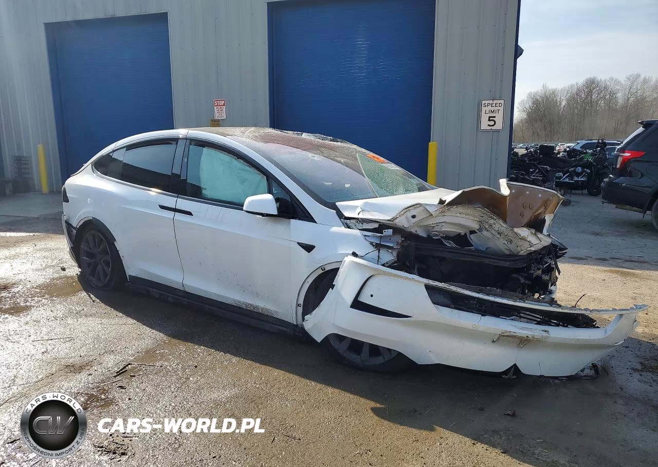 2022 Tesla Model X VIN:7SAXCBE6XNF341559 - 4