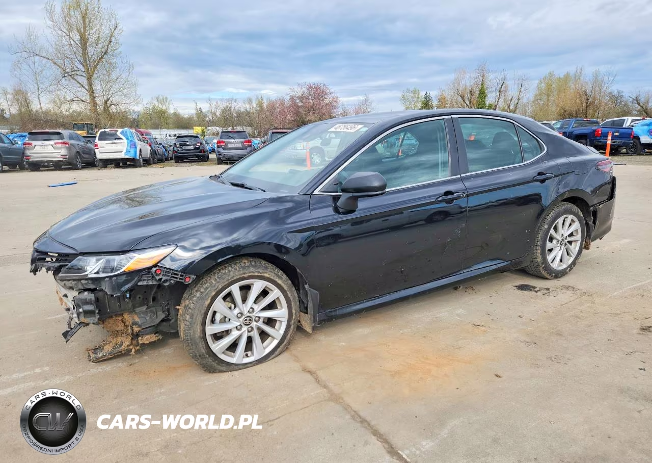2022 Toyota Camry Le – zdjęcie 1 z 12