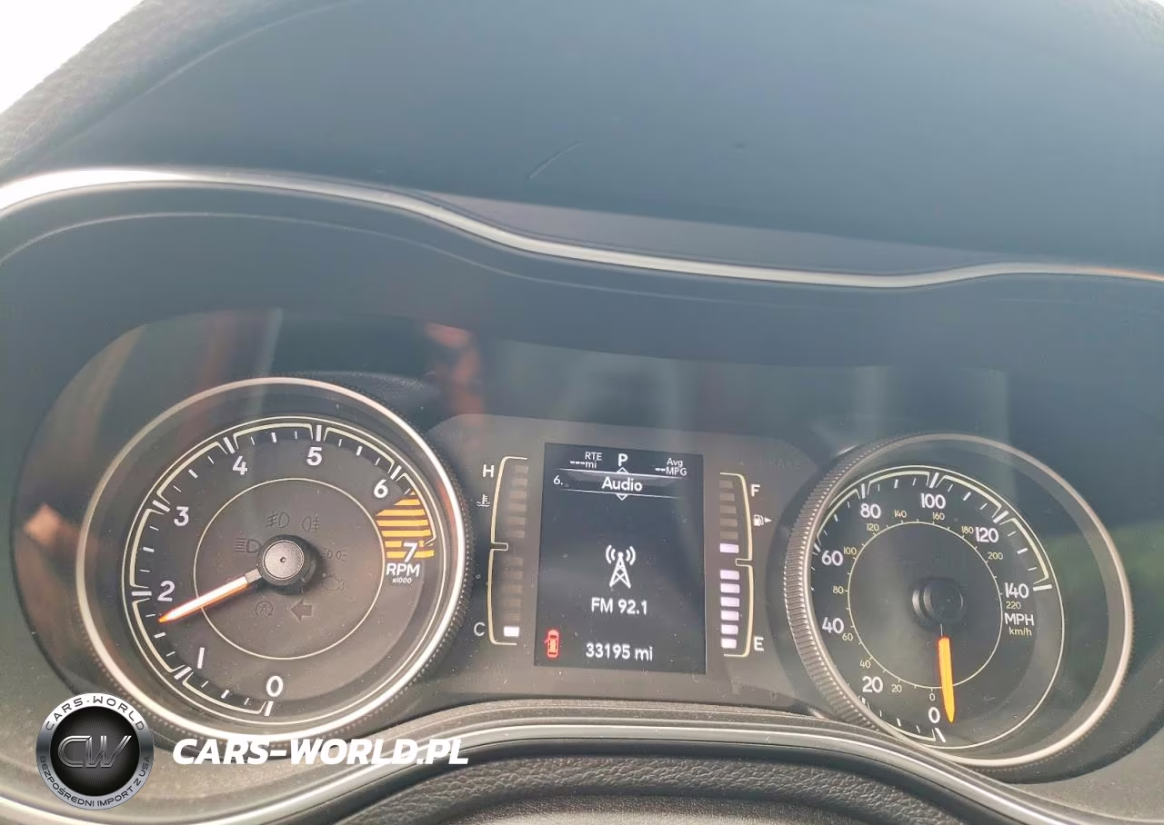 2019 Jeep Cherokee Latitude VIN:1C4PJLCB0KD290469 - 9