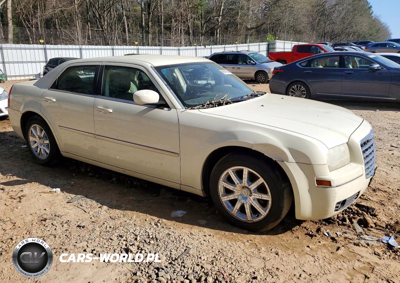 2008 Chrysler 300 Touring VIN:2C3LA53GX8H223738 - 4