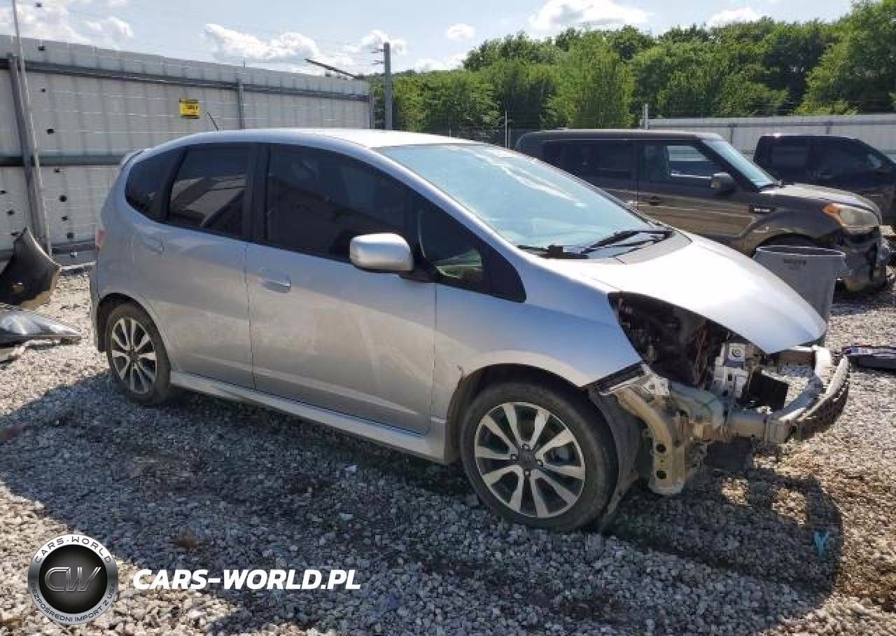 2013 Honda Fit Sport VIN:JHMGE8H54DC052880 - 4