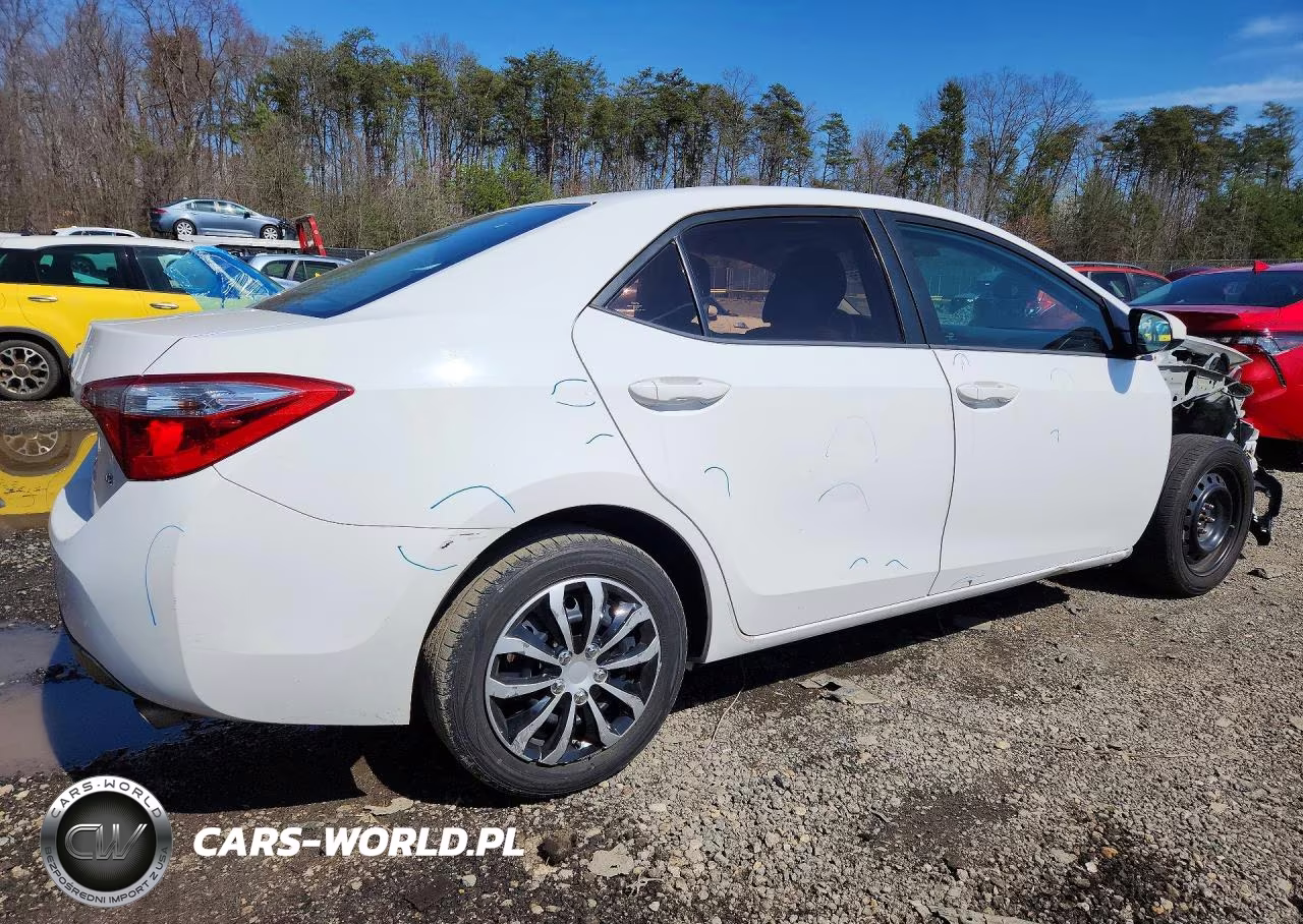 2015 Toyota Corolla Le VIN:2T1BURHE3FC454646 - 3