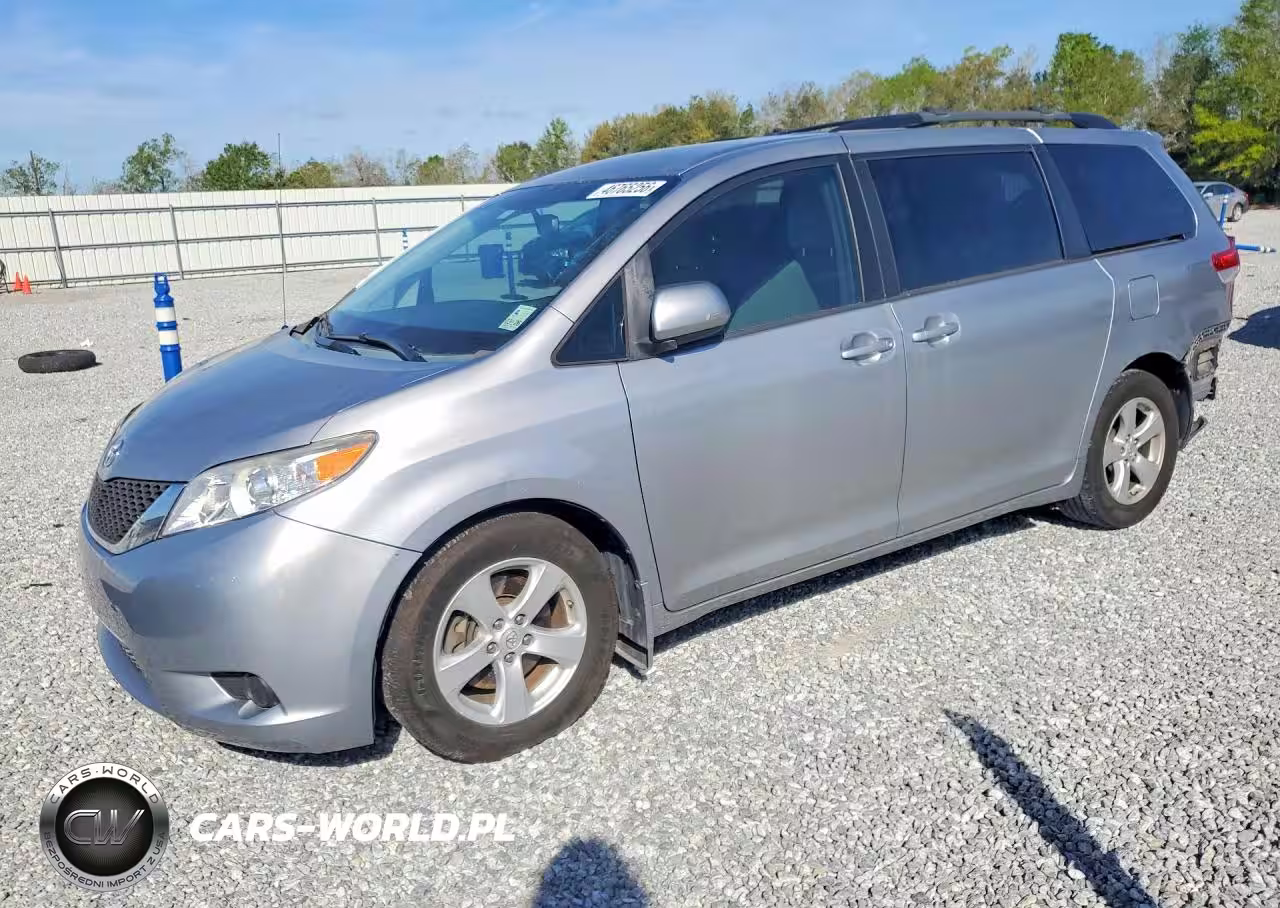 2013 Toyota Sienna Le 8-Passenger