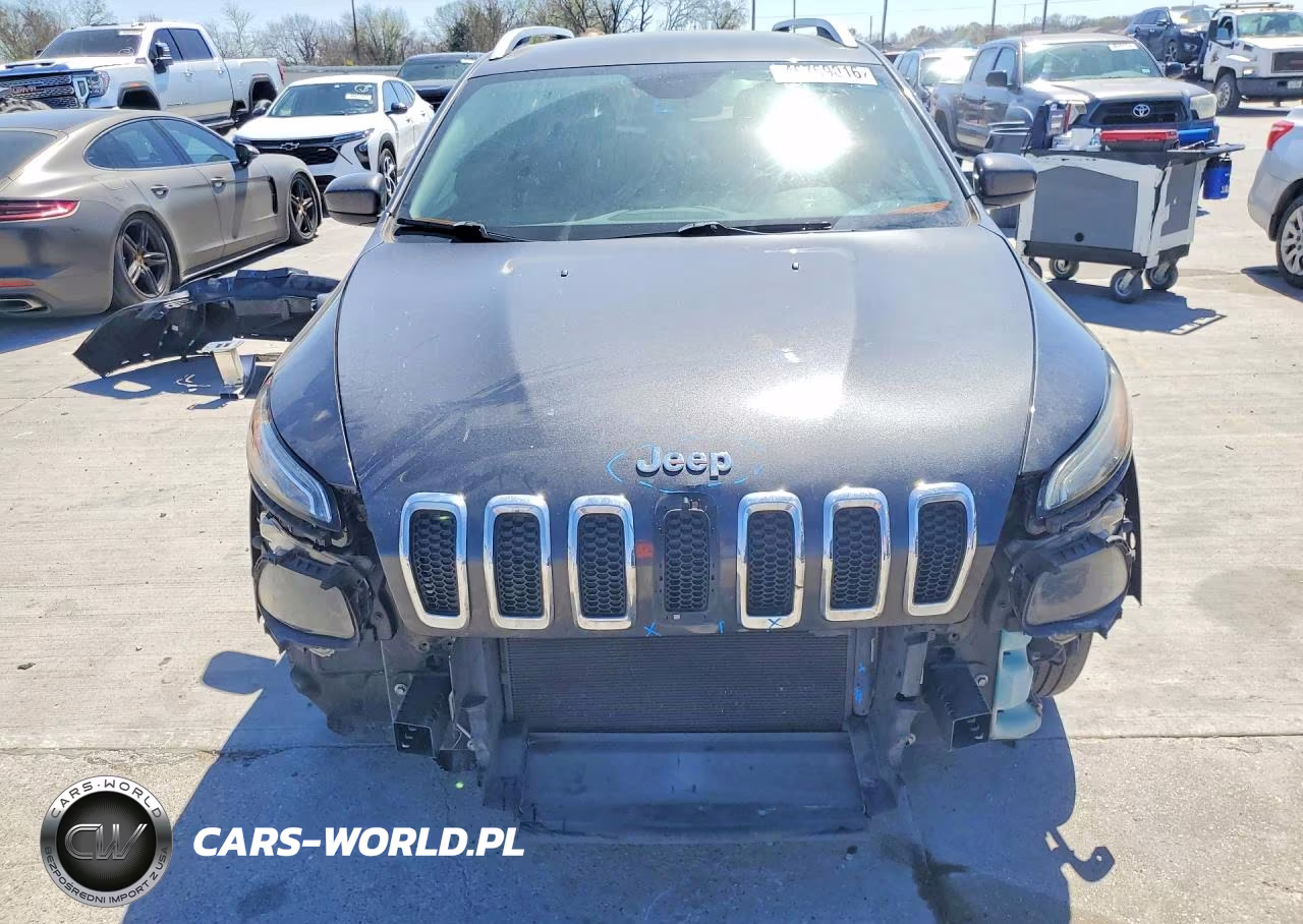 2016 Jeep Cherokee Latitude VIN:1C4PJLCBXGW146438 - 5