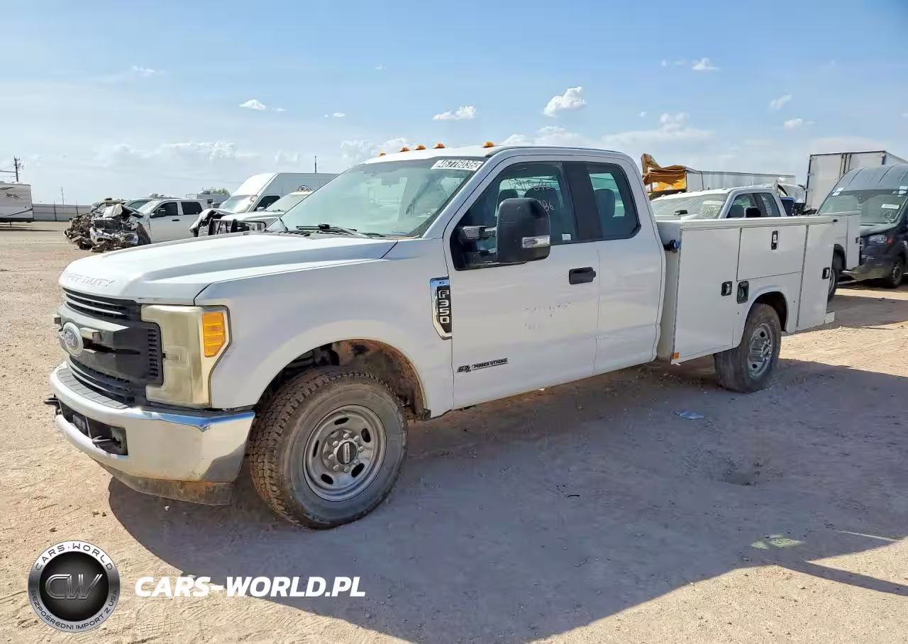 2017 Ford F350 Super Duty Utility - Service Truck