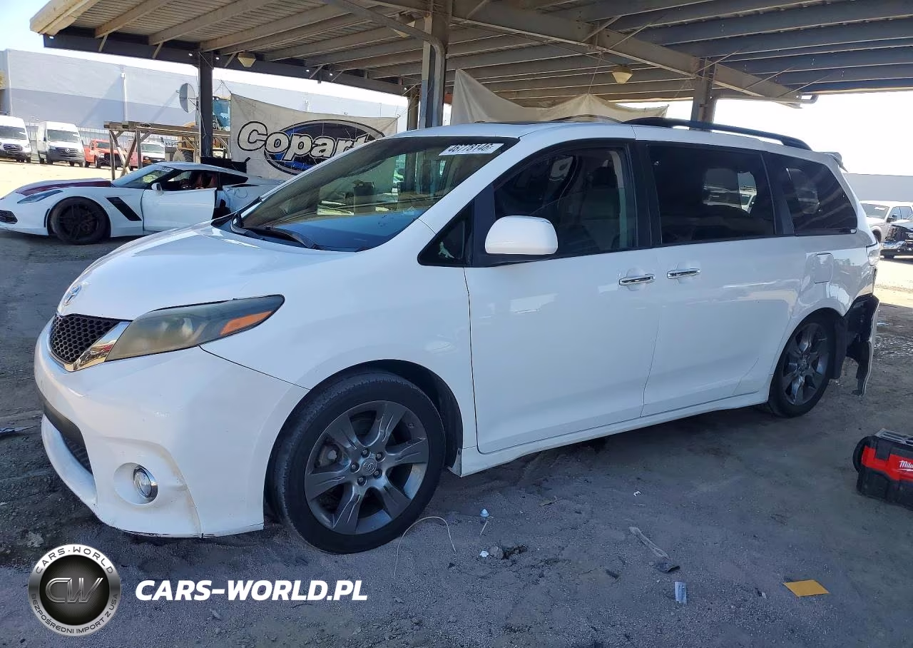 2015 Toyota Sienna Sport