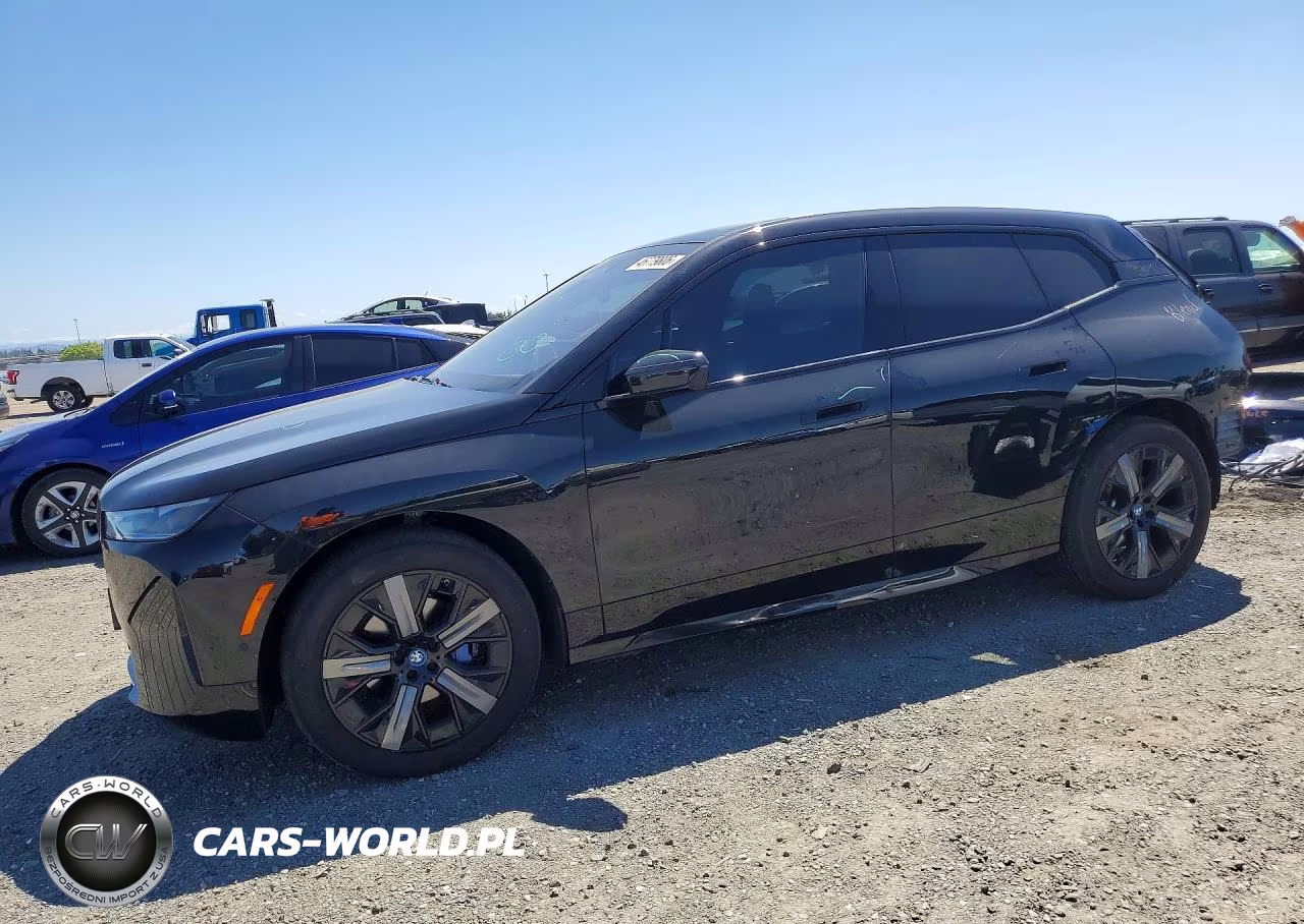 2025 BMW Ix xDrive50 – zdjęcie 1 z 14