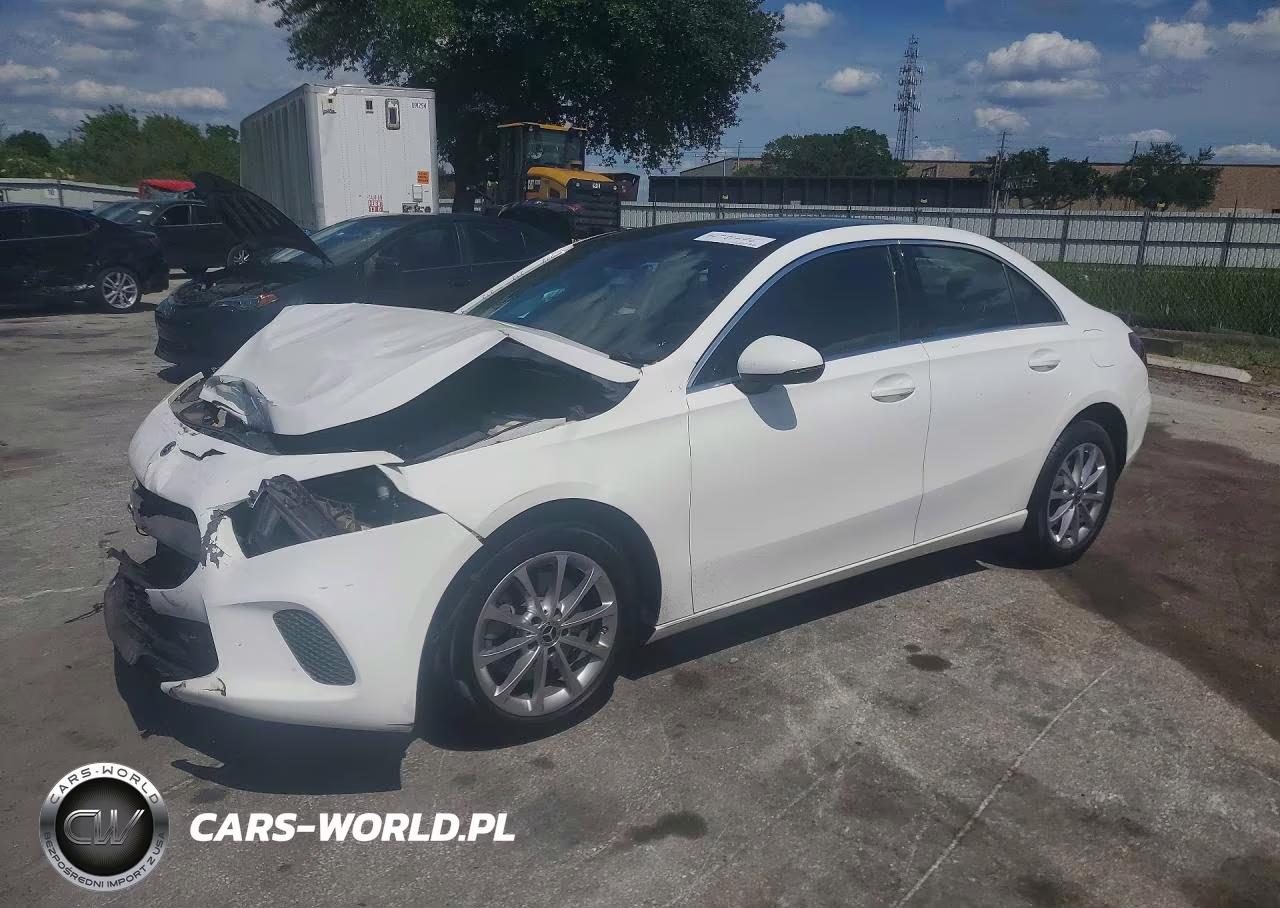 2021 Mercedes-Benz A 220 – zdjęcie 1 z 13