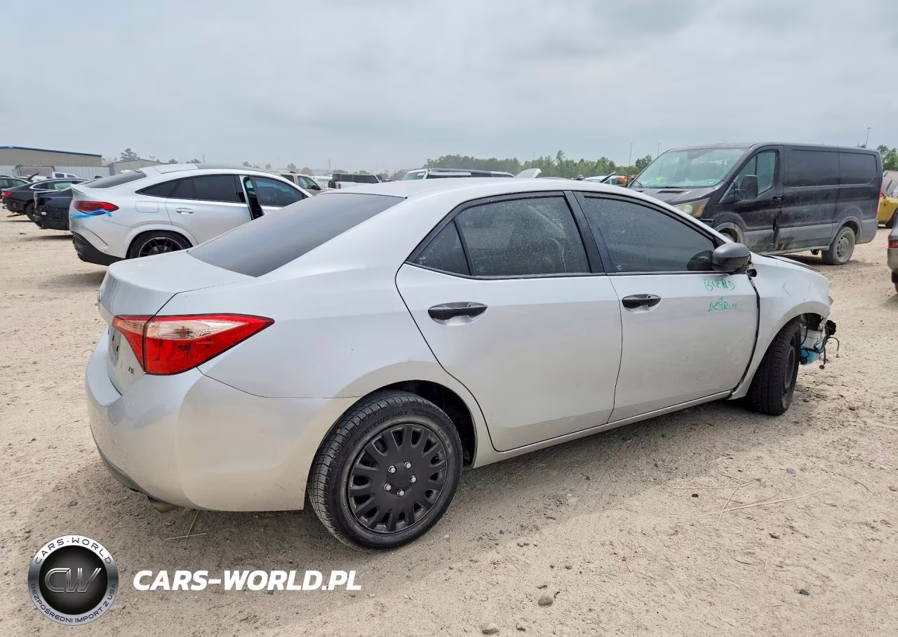 2017 Toyota Corolla Le VIN:5YFBURHE1HP665833 - 3