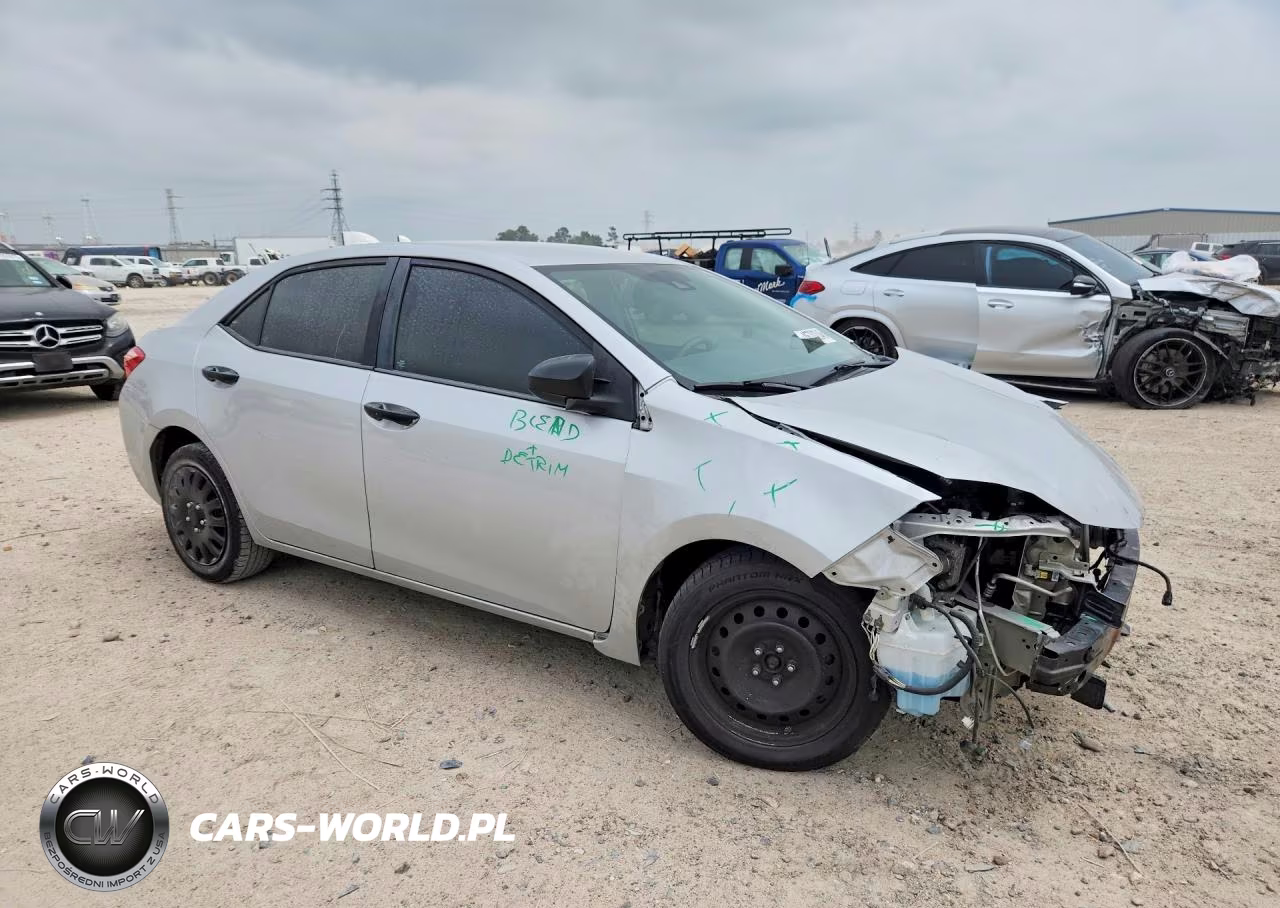 2017 Toyota Corolla Le VIN:5YFBURHE1HP665833 - 4