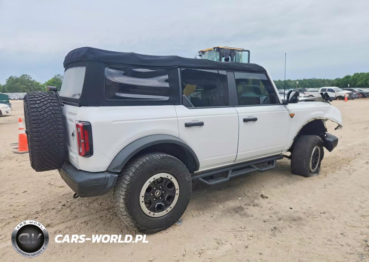 2022 Ford Bronco Base VIN:1FMEE5DH6NLB56470 - 3