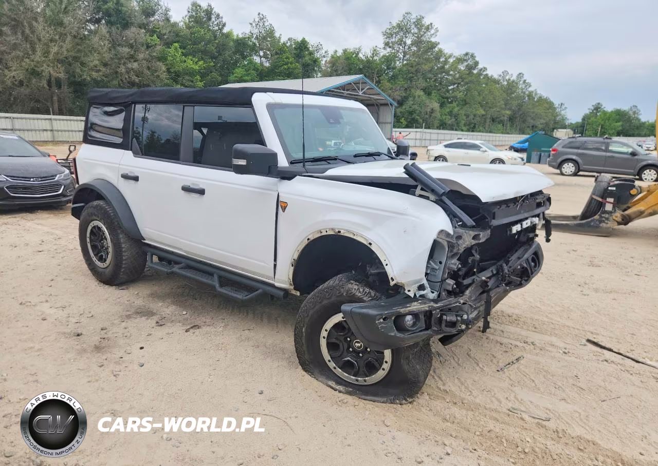 2022 Ford Bronco Base VIN:1FMEE5DH6NLB56470 - 4