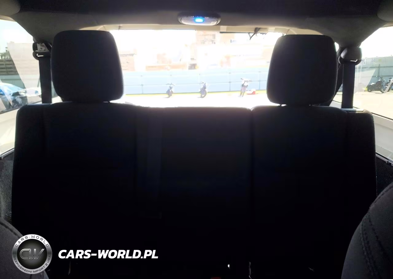 2015 Jeep Wrangler Unlimited Sport VIN:1C4BJWDG1FL770361 - 10