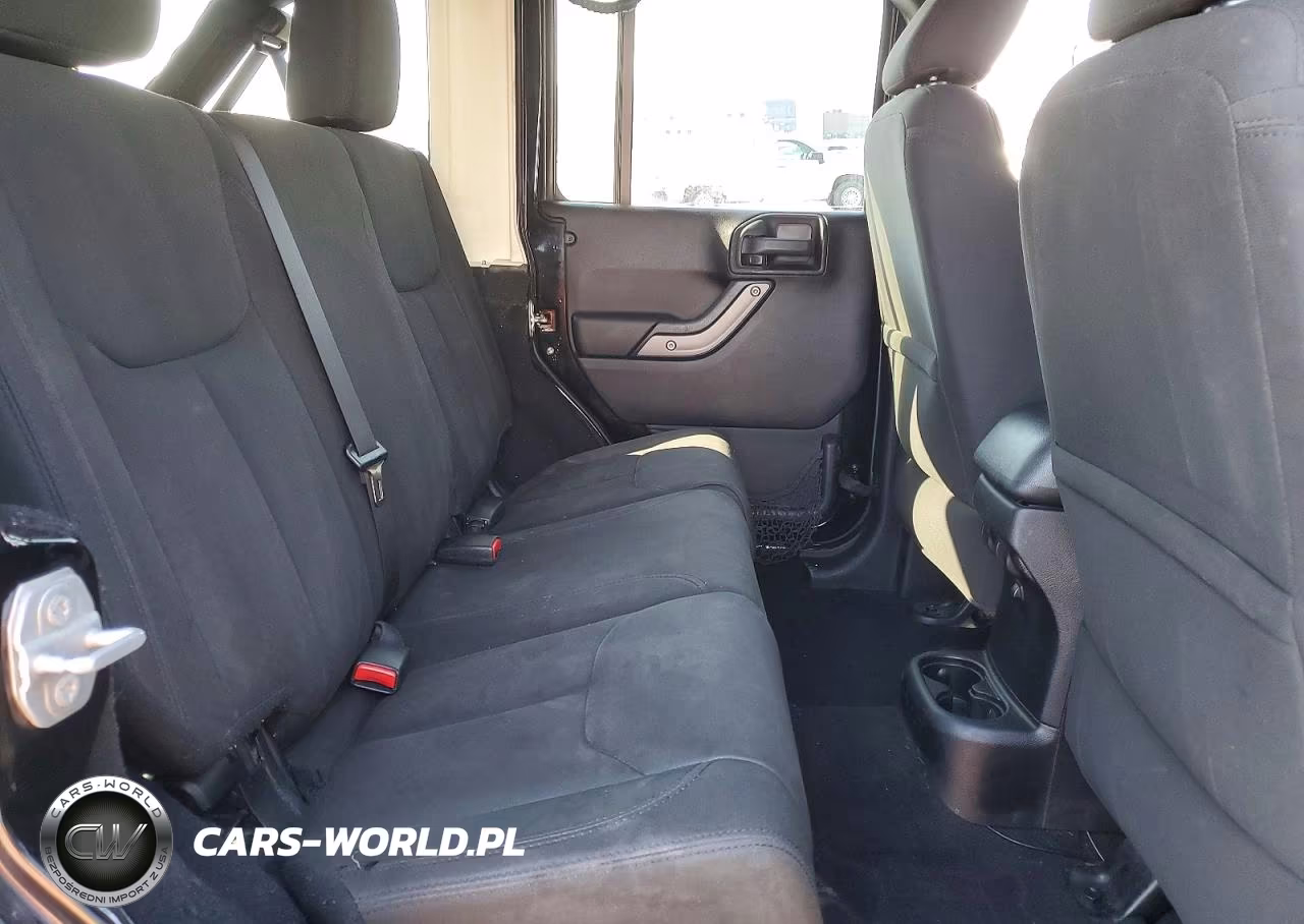 2015 Jeep Wrangler Unlimited Sport VIN:1C4BJWDG1FL770361 - 11