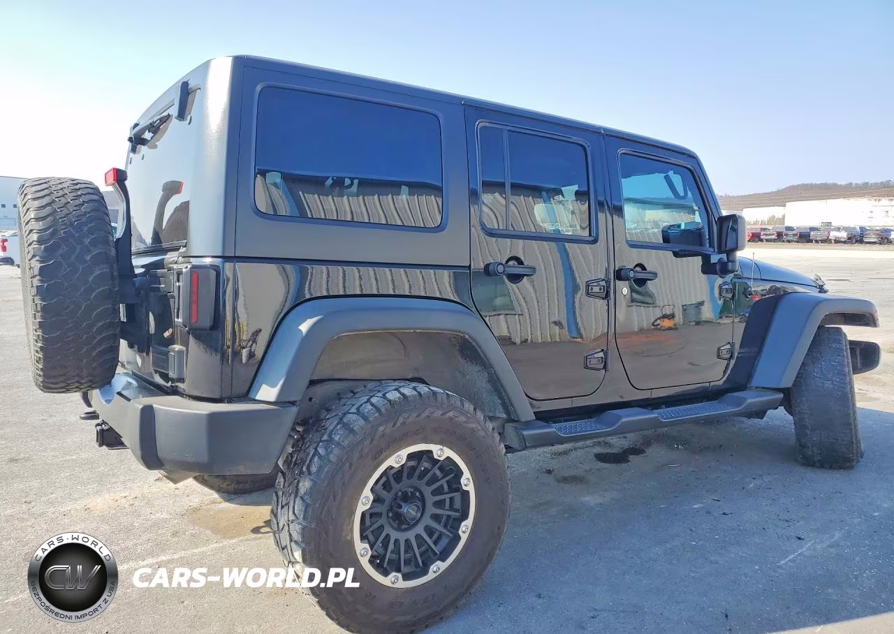 2015 Jeep Wrangler Unlimited Sport VIN:1C4BJWDG1FL770361 - 3