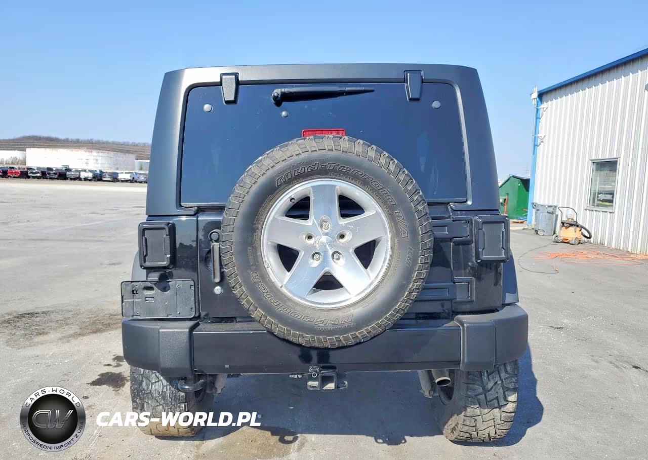 2015 Jeep Wrangler Unlimited Sport VIN:1C4BJWDG1FL770361 - 6