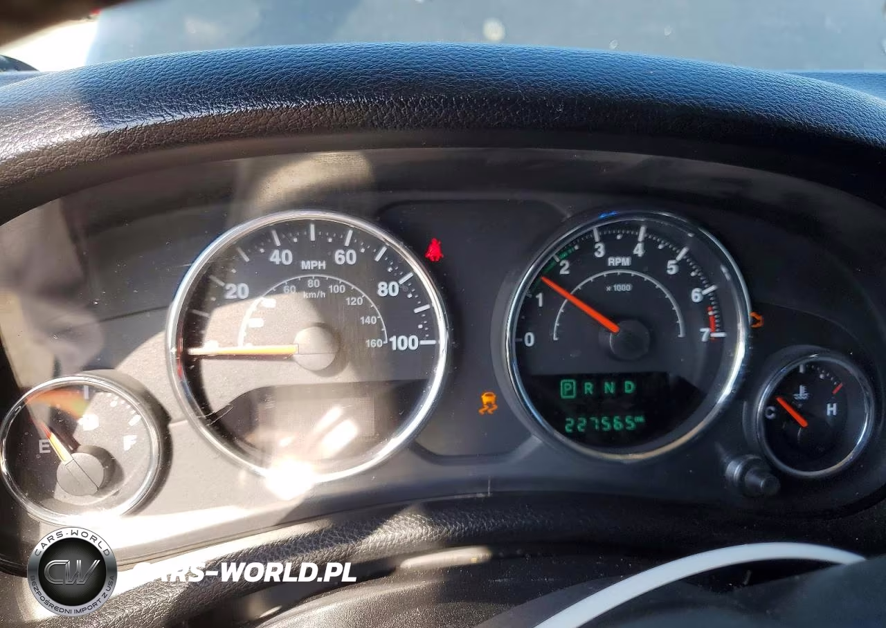 2015 Jeep Wrangler Unlimited Sport VIN:1C4BJWDG1FL770361 - 9
