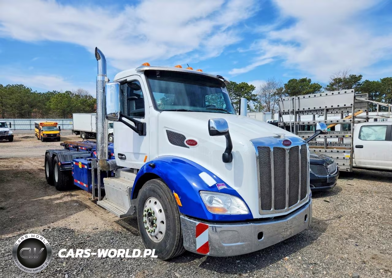 2017 Peterbilt 579 Roll-Off Container Truck