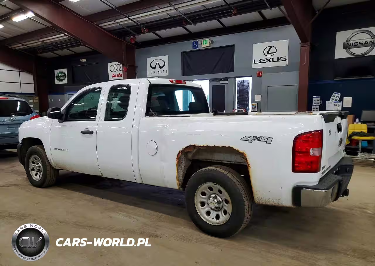 2011 Chev Silverado VIN:1GCRKPE38BZ306455 - 2