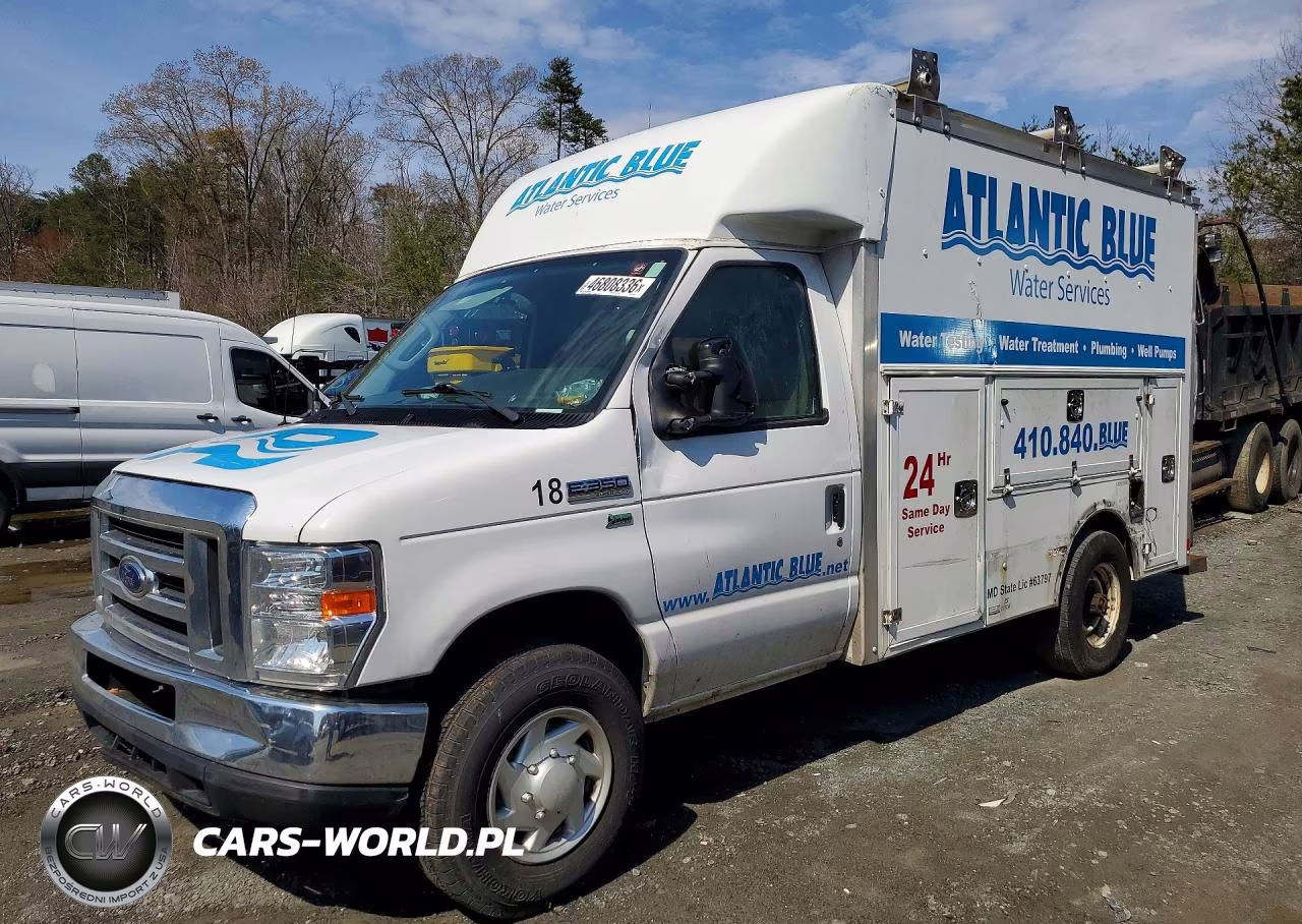 2017 Ford Econoline E350 Super Duty Cutaway Van