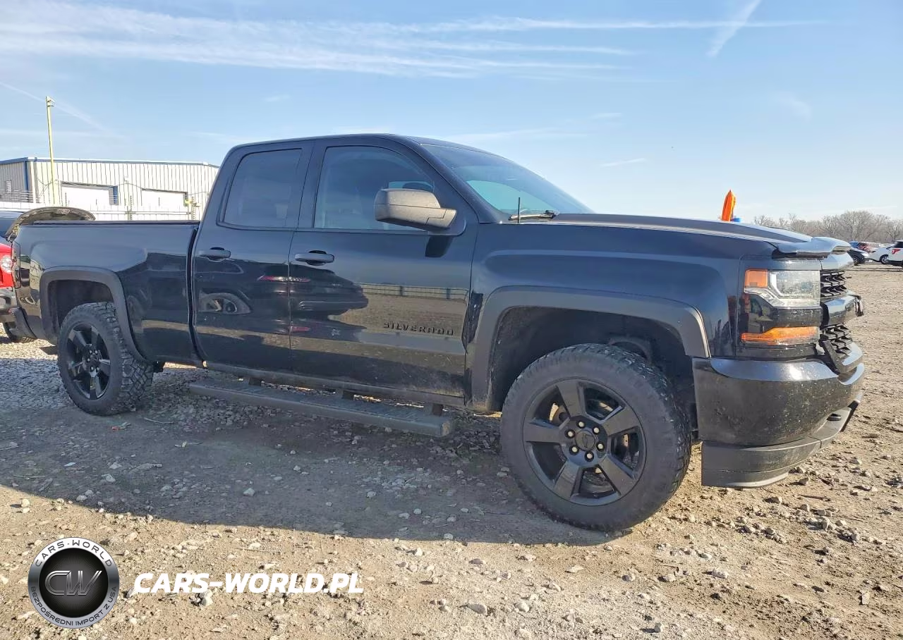 2017 Chevrolet Silverado K1500 Custom VIN:1GCVKPEC7HZ394132 - 4