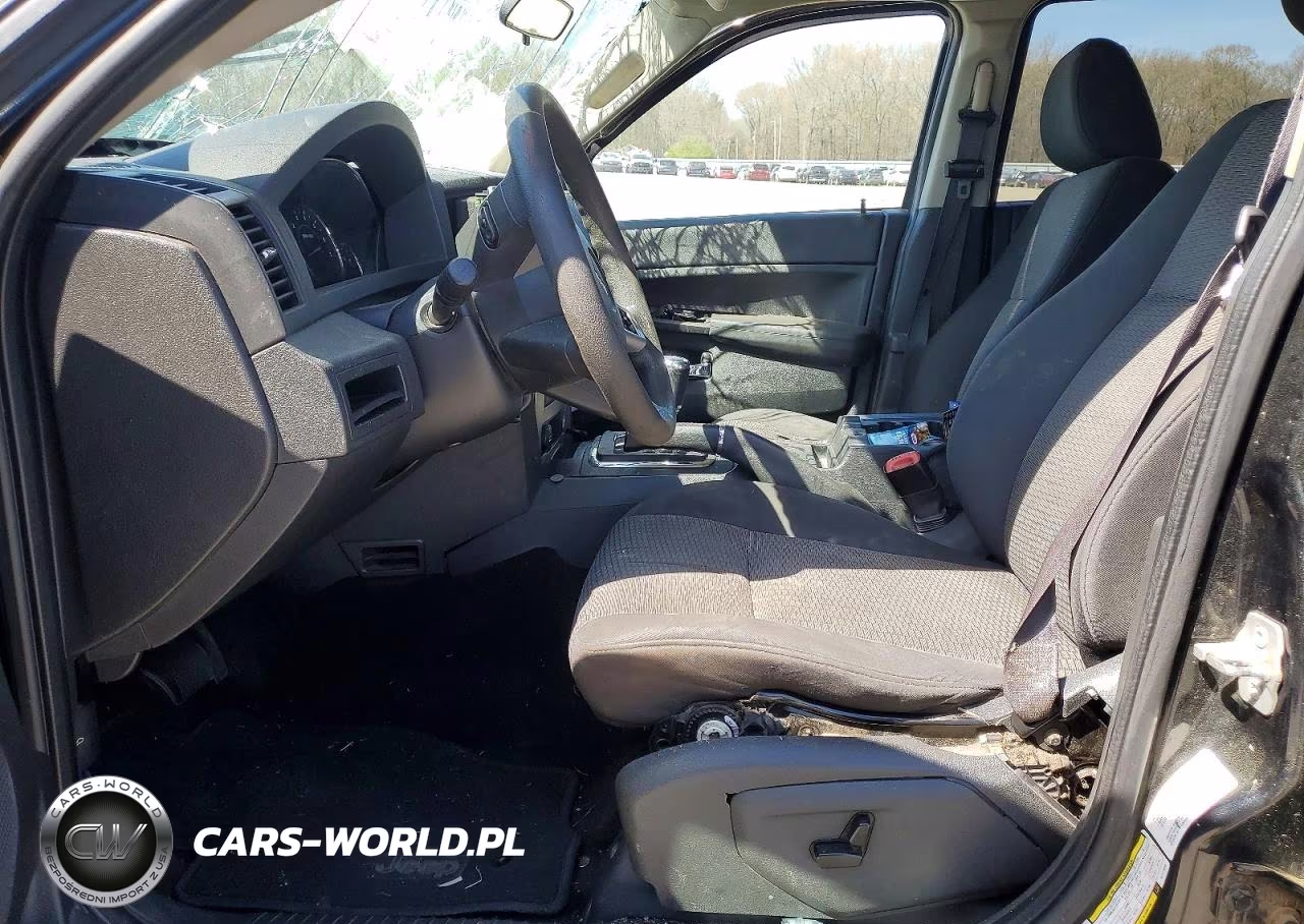 2010 Jeep Grand Cherokee Laredo VIN:1J4PS4GK2AC111859 - 7