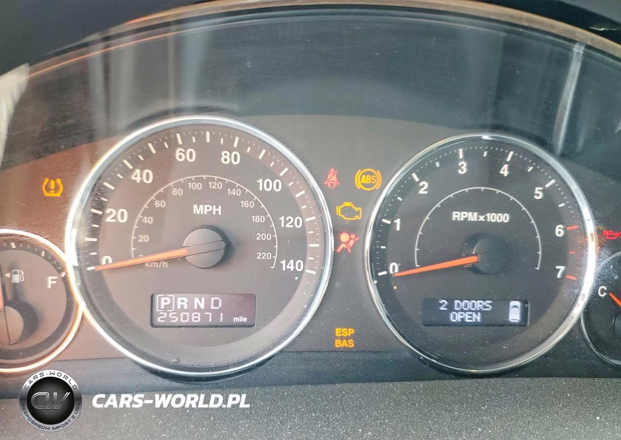 2010 Jeep Grand Cherokee Laredo VIN:1J4PS4GK2AC111859 - 9