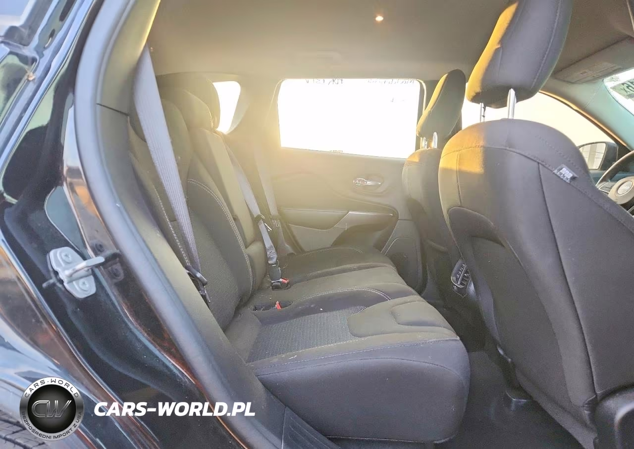 2021 Jeep Cherokee Latitude VIN:1C4PJLCB2MD156212 - 11