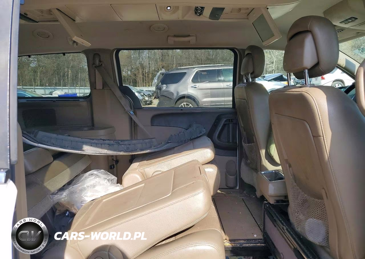 2011 Chrysler Town & Country Touring L VIN:2A4RR8DG3BR613333 - 11