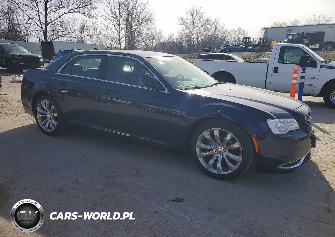 2017 Chrysler 300 Limited VIN:2C3CCAAGXHH603670 - 4