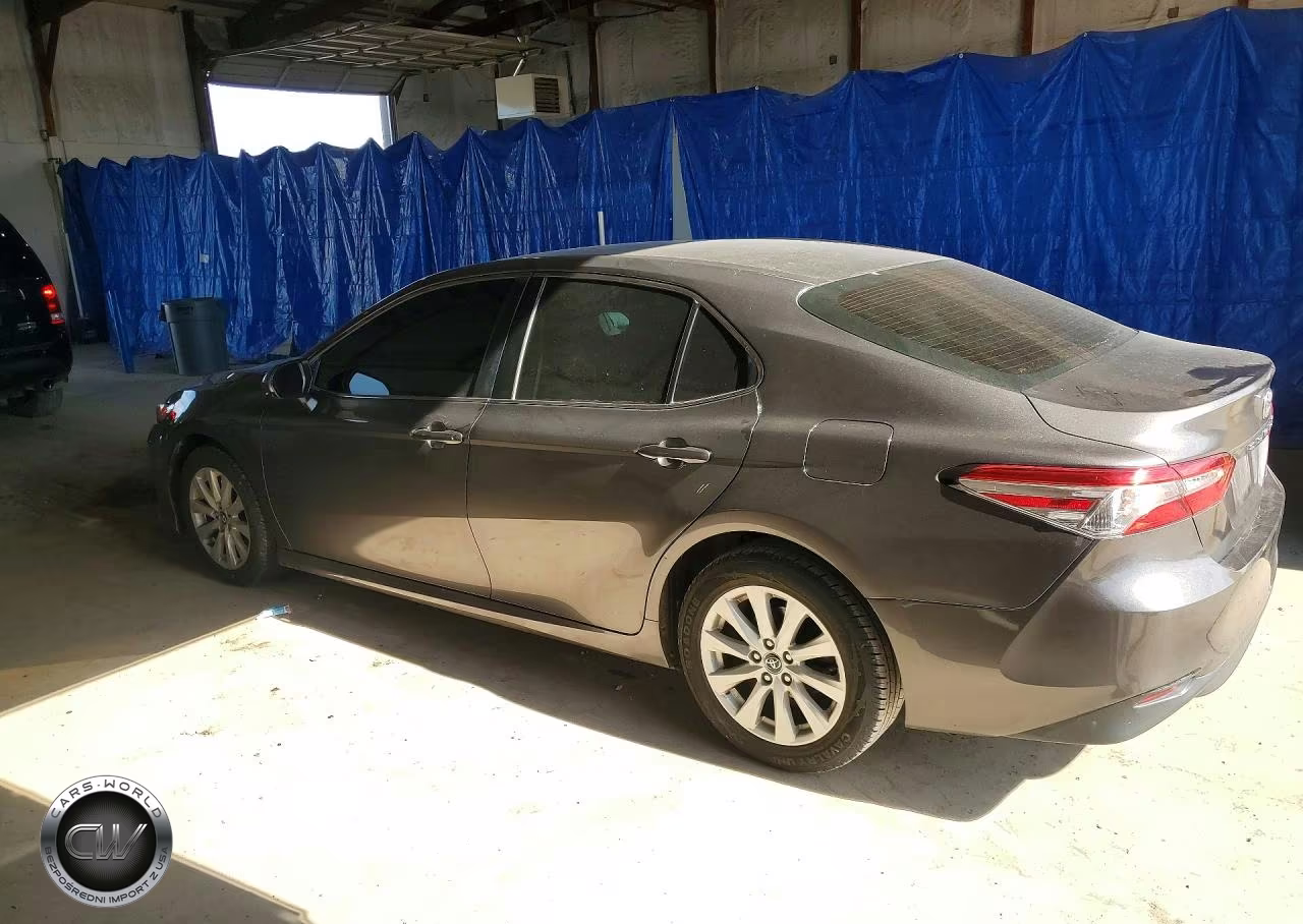 2018 Toyota Camry Le VIN:4T1B11HK5JU668450 - 2