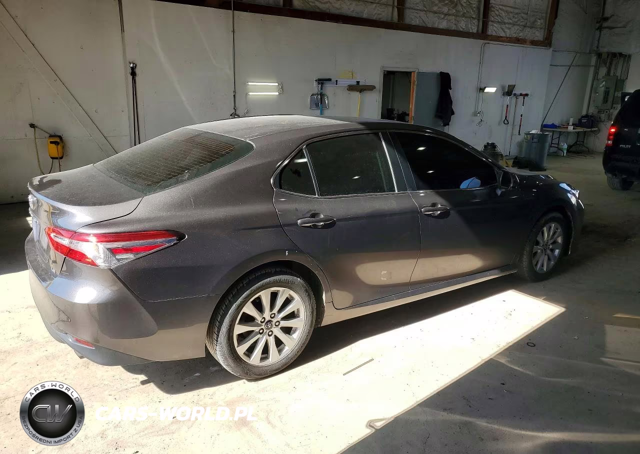 2018 Toyota Camry Le VIN:4T1B11HK5JU668450 - 3