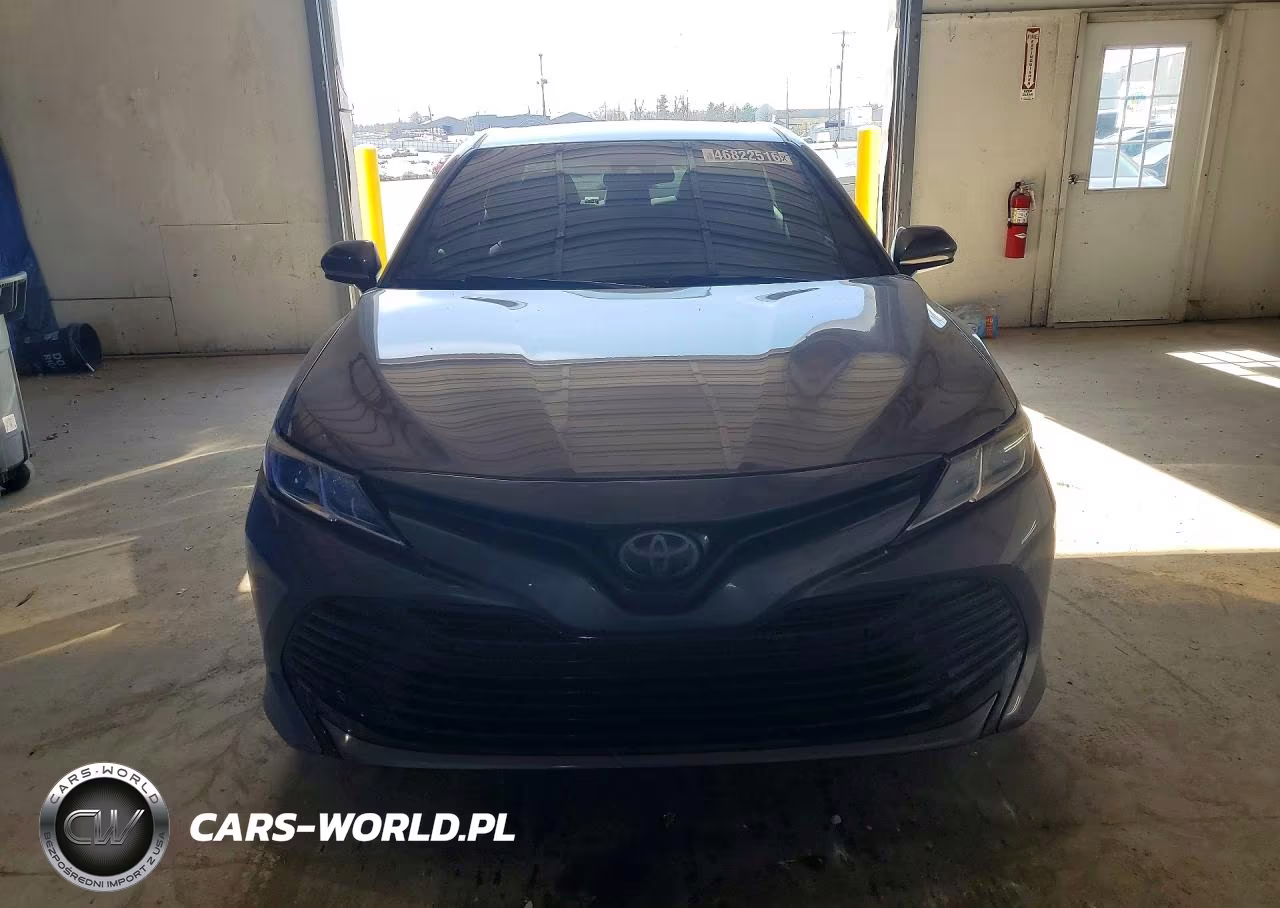 2018 Toyota Camry Le VIN:4T1B11HK5JU668450 - 5