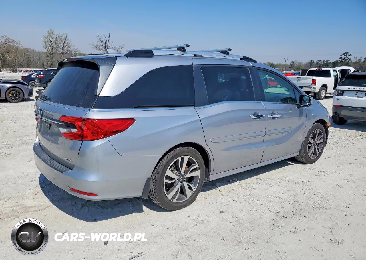 2023 Honda Odyssey Touring VIN:5FNRL6H86PB017490 - 3